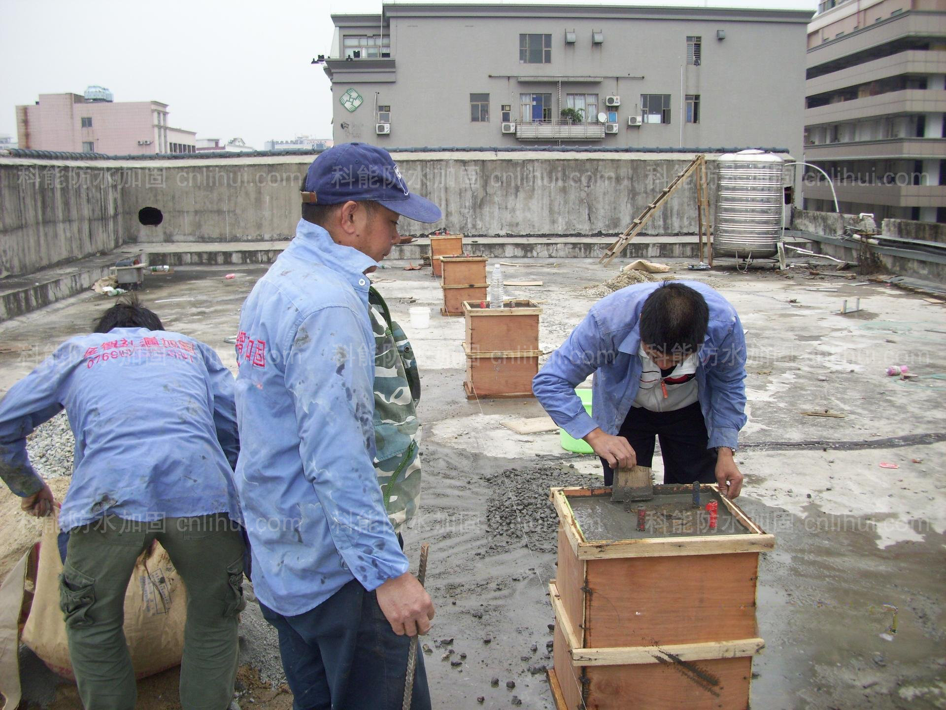 基礎柱加大截面加固施工